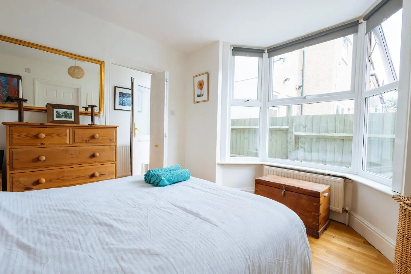 Unique Private Apartment W/ Easy Access To Central London 0*,  United Kingdom