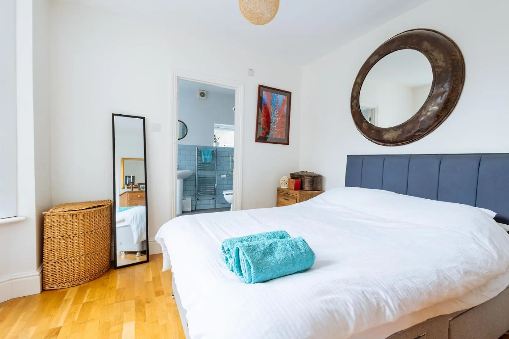 Unique Private Apartment W/ Easy Access To Central London 0*,