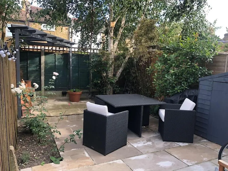 Unique Private Apartment W/ Easy Access To Central Londyn Wielka Brytania